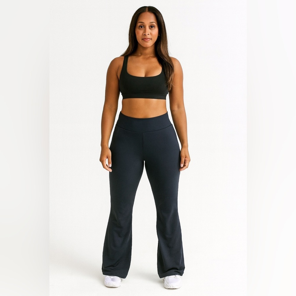 SHEIN Black Flared Trousers with Stretch Fabric